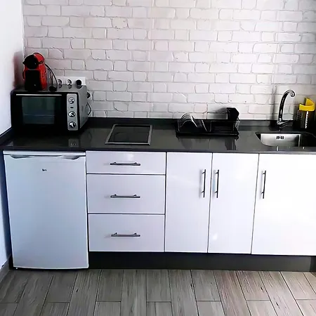 Estudio Con Terraza Familias Y Parejas-b Apartman